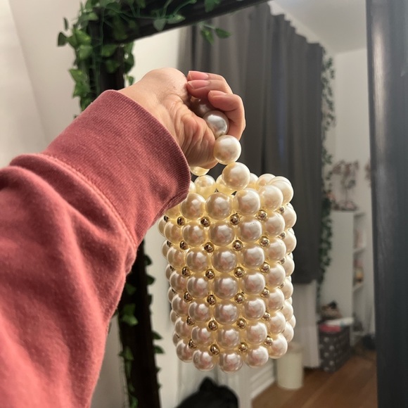 Bead Pearl bag 
Very cute and chic 🤩
Fits essentials- like phone, lipstick - Picture 2 of 4